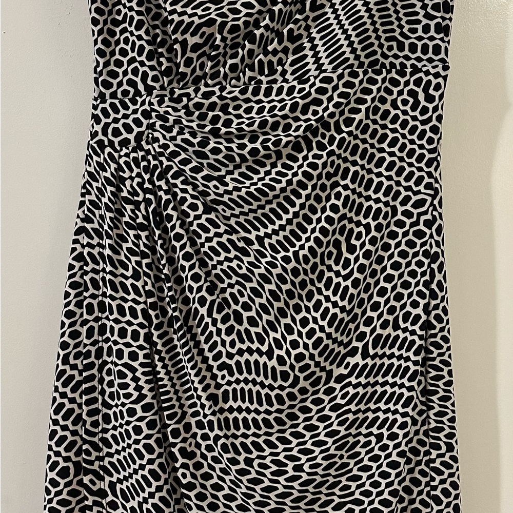 Chic Black and White Geometric Dress